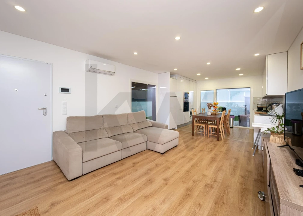 Moradia T4 para Venda em Fernao Ferro Foto 1