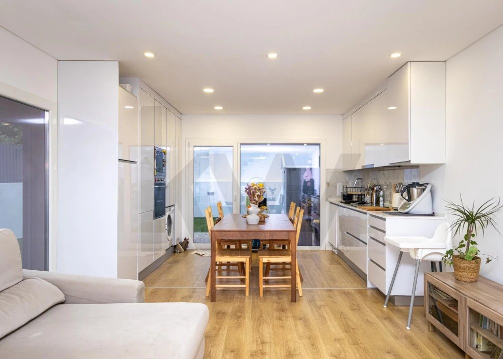 Moradia T4 para Venda em Fernao Ferro Foto 3