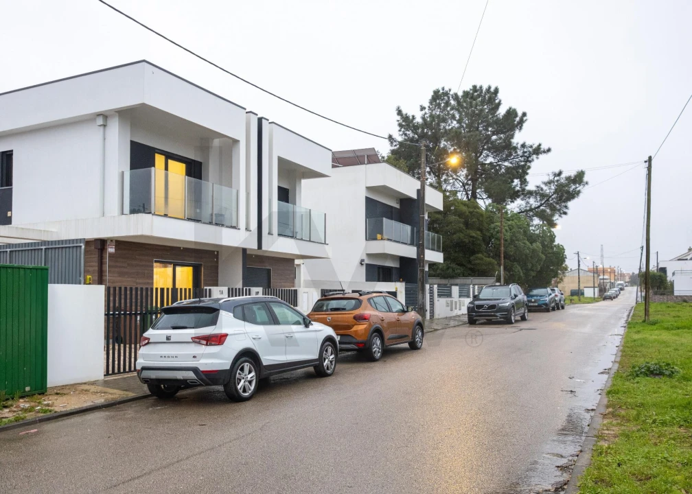 Moradia T4 para Venda em Fernao Ferro Foto 33