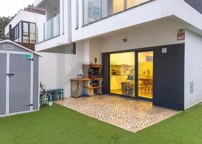 Moradia T4 para Venda em Fernao Ferro Foto 30