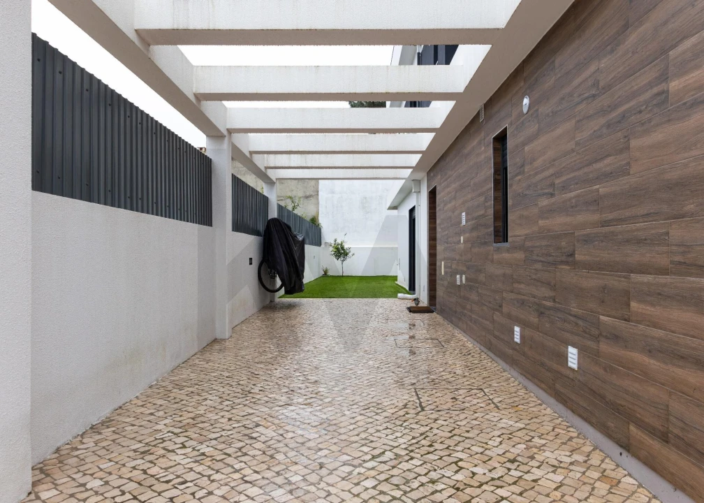 Moradia T4 para Venda em Fernao Ferro Foto 32