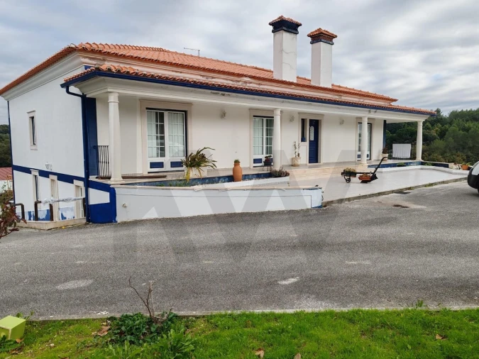 Quinta T4 para Venda em Achete, Azoia de Baixo e Póvoa de Santarém Foto 1