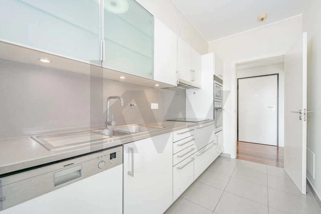 Apartamento T2 para Arrendamento em São Martinho Foto 12