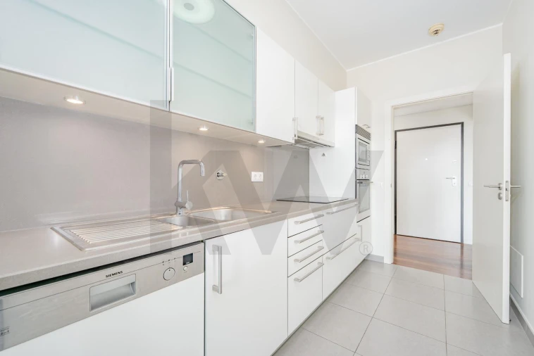 Apartamento T2 para Arrendamento em São Martinho Foto 12