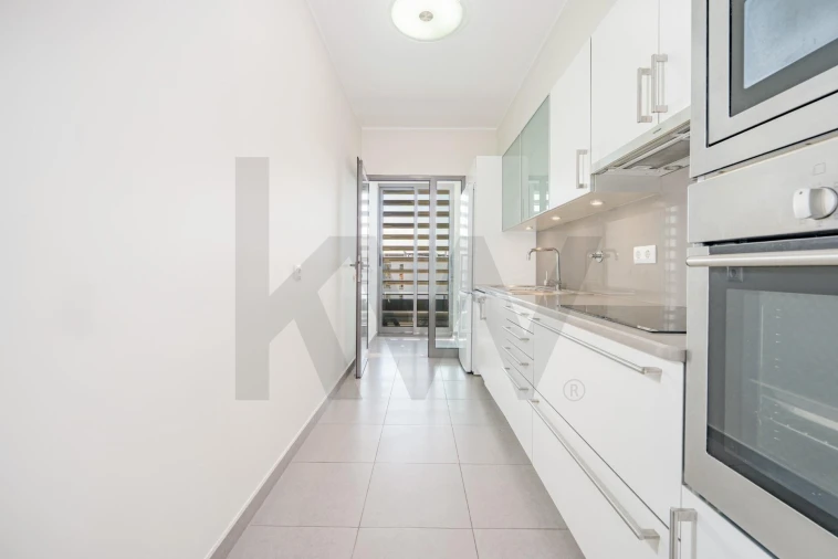 Apartamento T2 para Arrendamento em São Martinho Foto 13