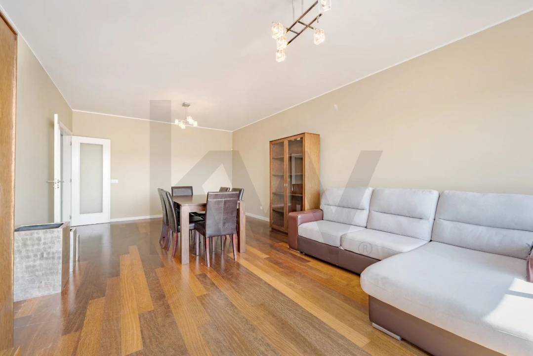 Apartamento T2 para Arrendamento em São Martinho Foto 4