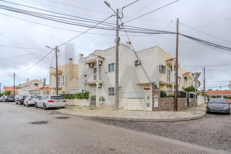 Moradia T3 para Venda em Quinta do Conde Foto 34