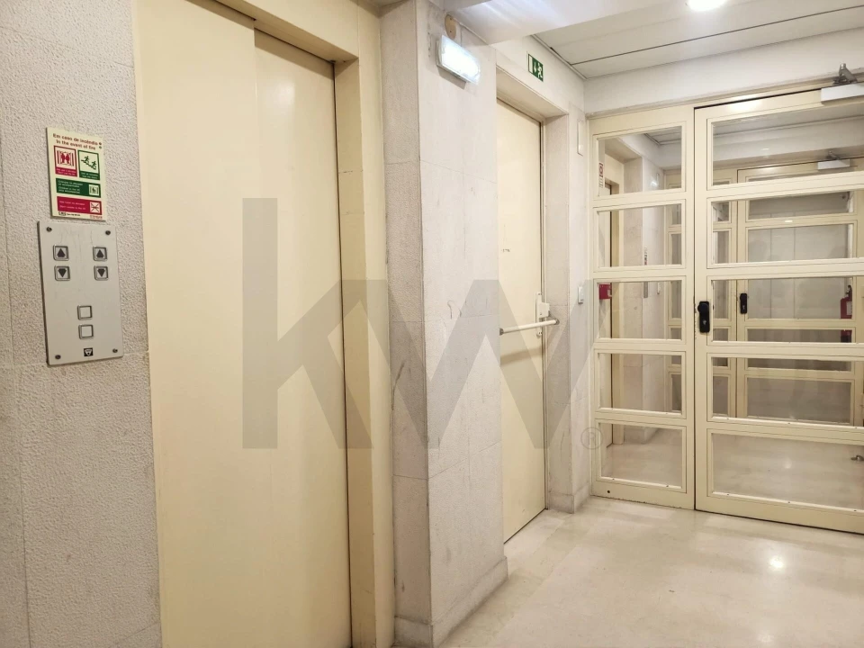 Apartamento T2 para Venda em Beato Foto 14