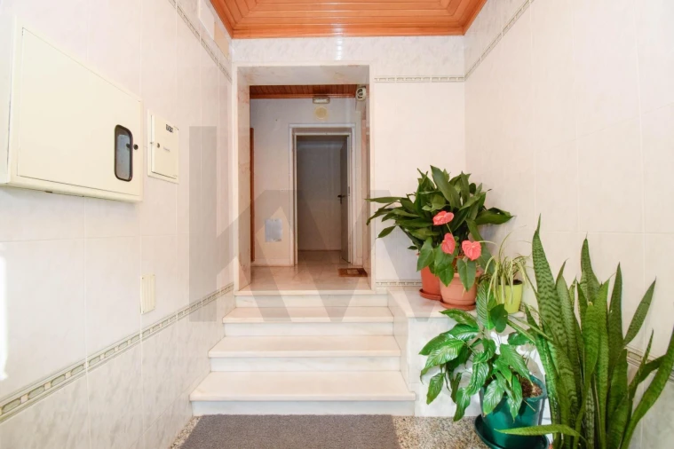 Apartamento T3 para Venda em Algueirão-Mem Martins Foto 4