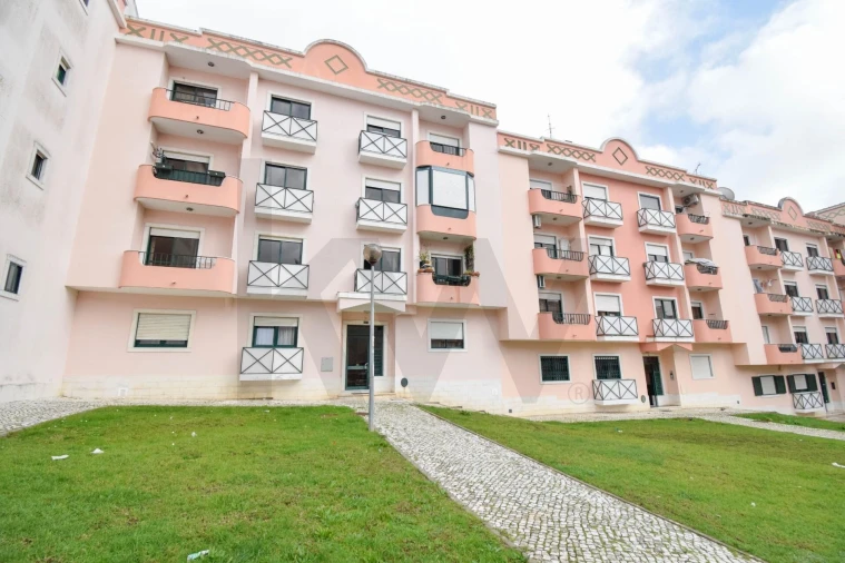 Apartamento T3 para Venda em Algueirão-Mem Martins Foto 2