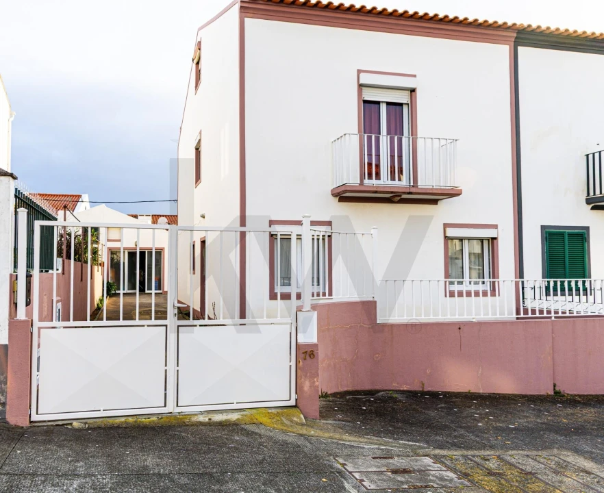Moradia T4 para Venda em Ponta Delgada (São José) Foto 1
