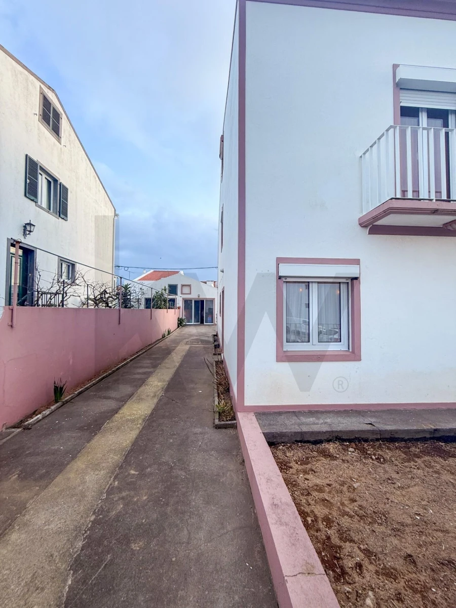 Moradia T4 para Venda em Ponta Delgada (São José) Foto 4