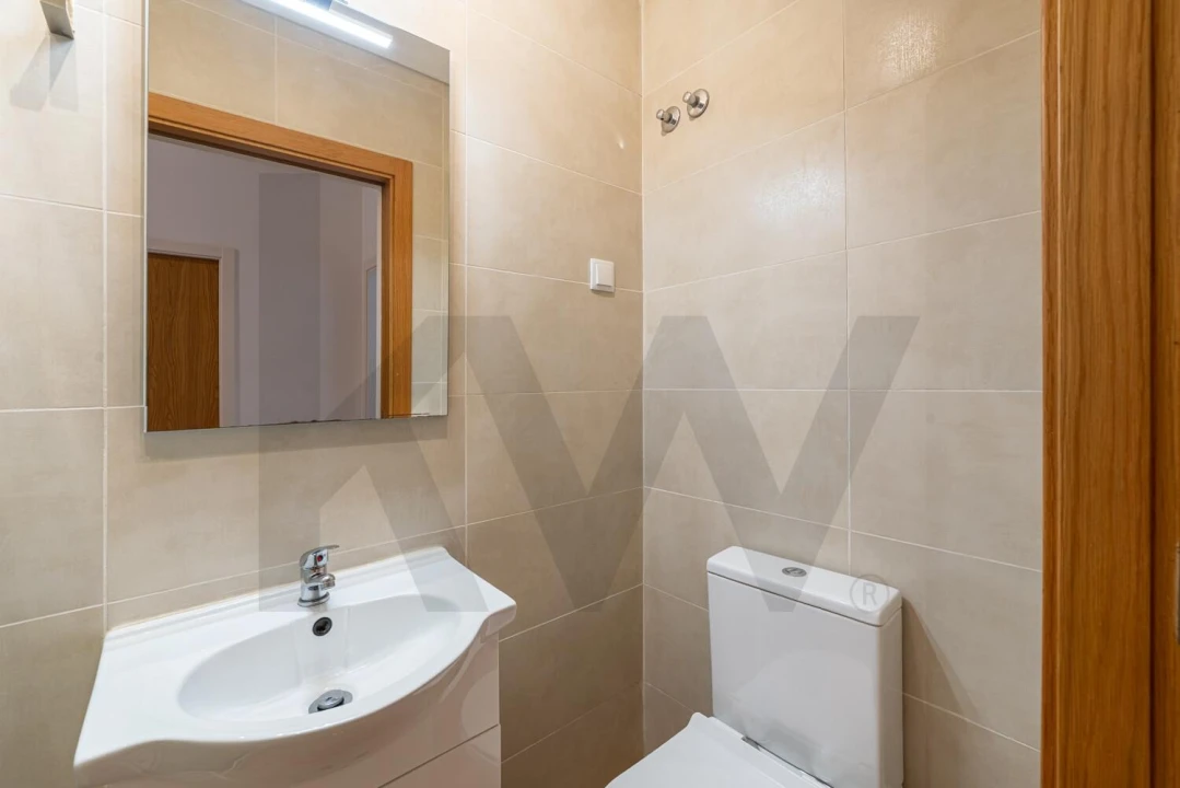 Apartamento T2 para Arrendamento em Santo António Foto 18