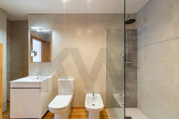 Apartamento T2 para Arrendamento em Santo António Foto 13