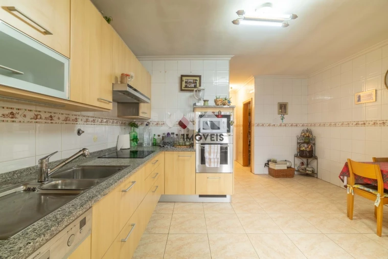 Apartamento T4 para Venda em São João da Madeira Foto 11