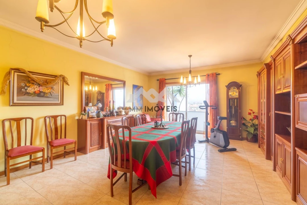 Apartamento T4 para Venda em São João da Madeira Foto 3