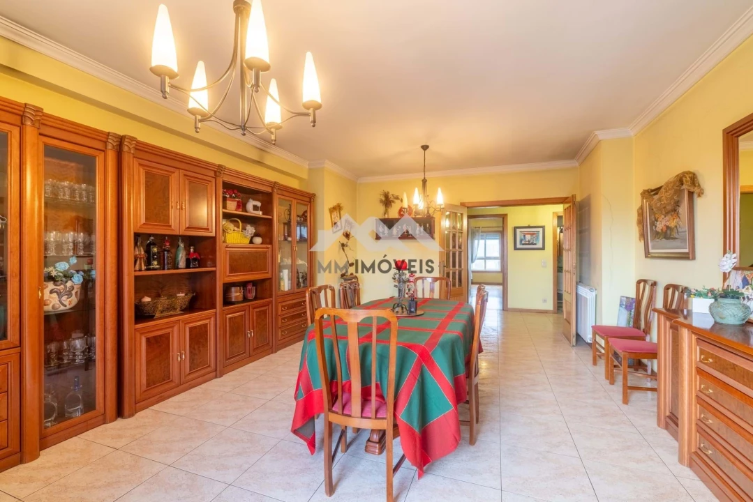 Apartamento T4 para Venda em São João da Madeira Foto 9