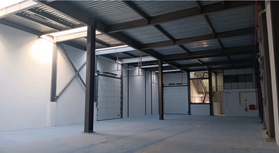 Armazém para Venda em Santo Antão e São Julião do Tojal Foto 1