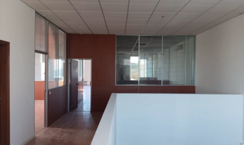 Armazém para Arrendamento em Santo Antão e São Julião do Tojal Foto 7