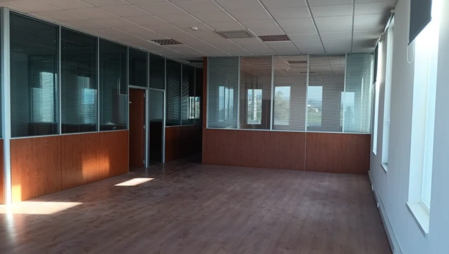 Armazém para Arrendamento em Santo Antão e São Julião do Tojal Foto 10