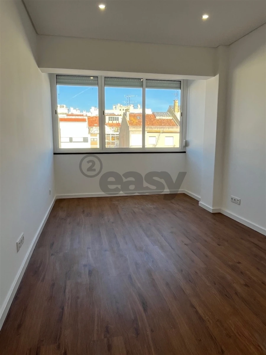 Apartamento T2 para Venda em Venteira Foto 7