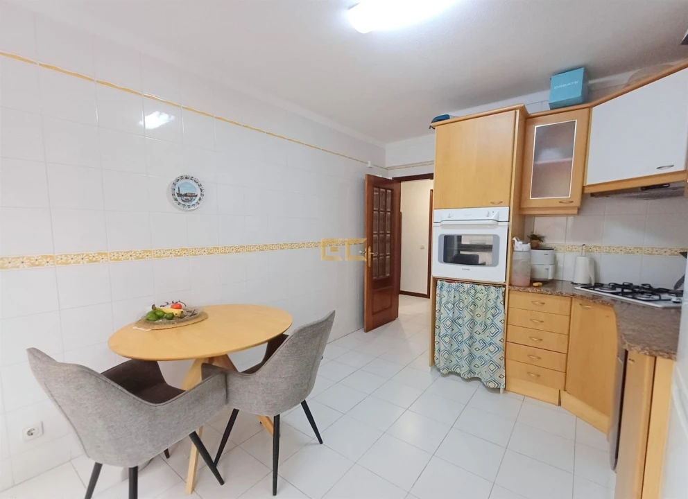 Apartamento T1 para Venda em Buarcos Foto 2