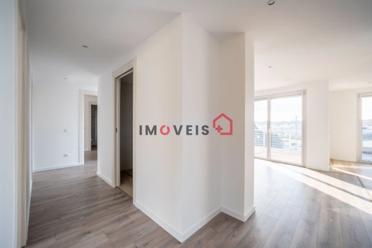 Apartamento T4 para Venda em Pombal Foto 7