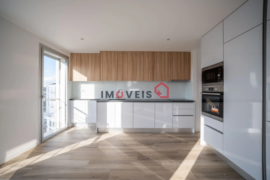 Apartamento T4 para Venda em Pombal Foto 9