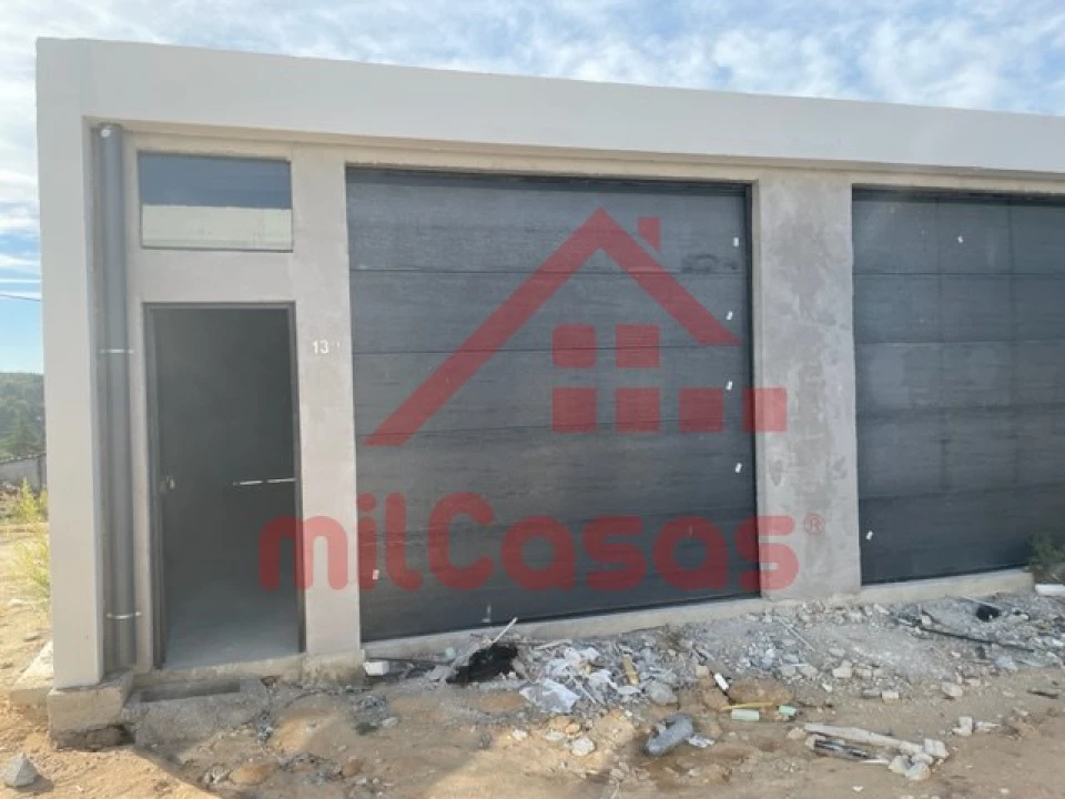 Garagem para Arrendamento em Santa Maria, São Pedro e Matacães Foto 2