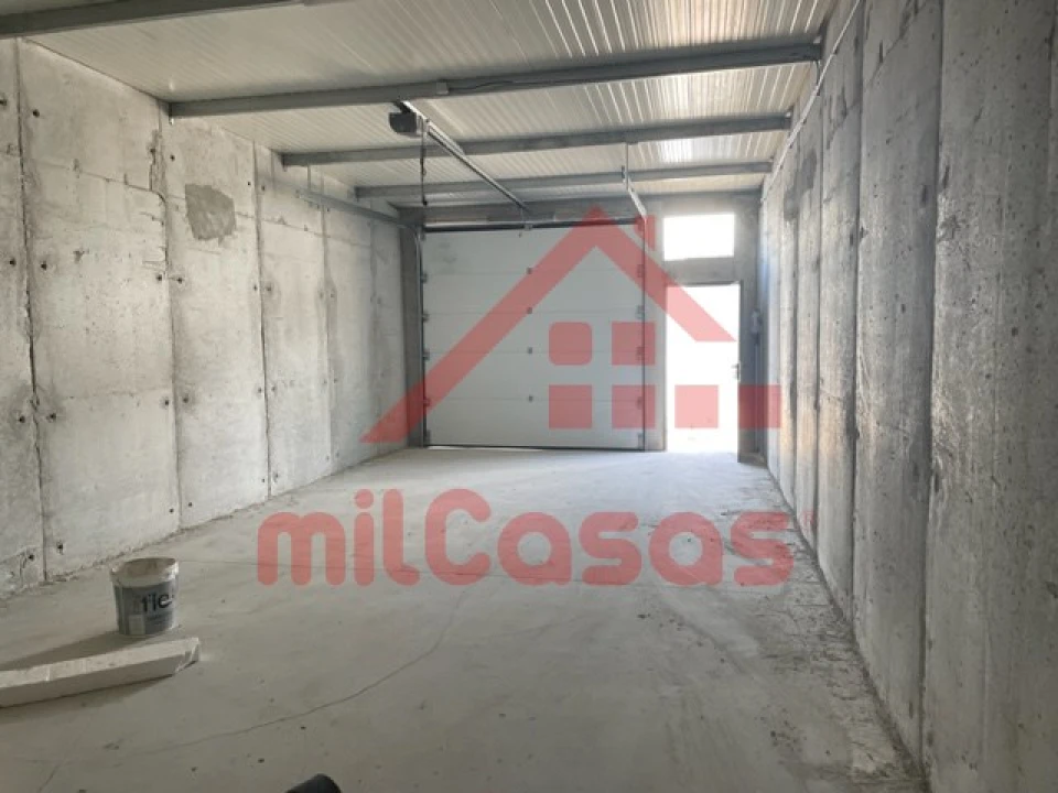 Garagem para Arrendamento em Santa Maria, São Pedro e Matacães Foto 5