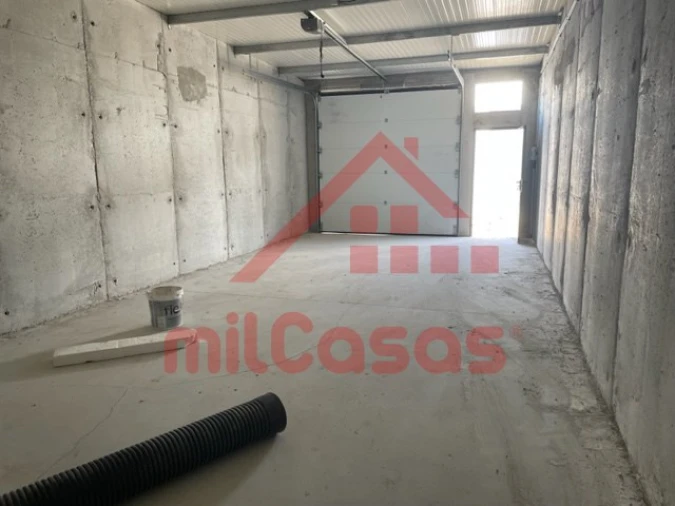 Garagem para Arrendamento em Santa Maria, São Pedro e Matacães Foto 4