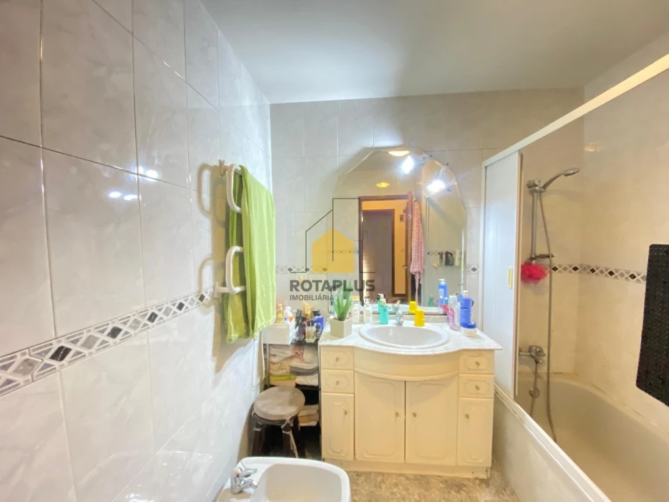 Apartamento T2 para Venda em Folgosa Foto 14