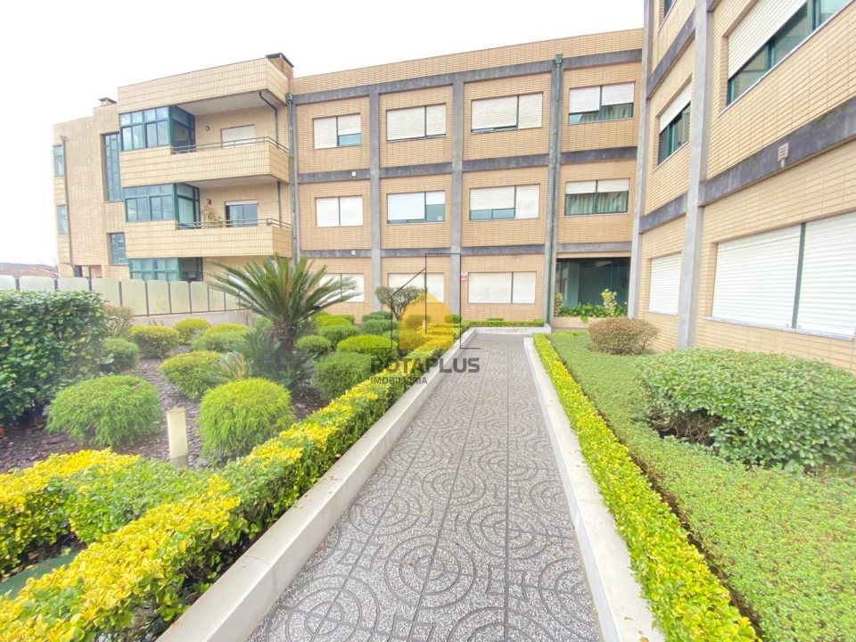 Apartamento T2 para Venda em Folgosa Foto 1