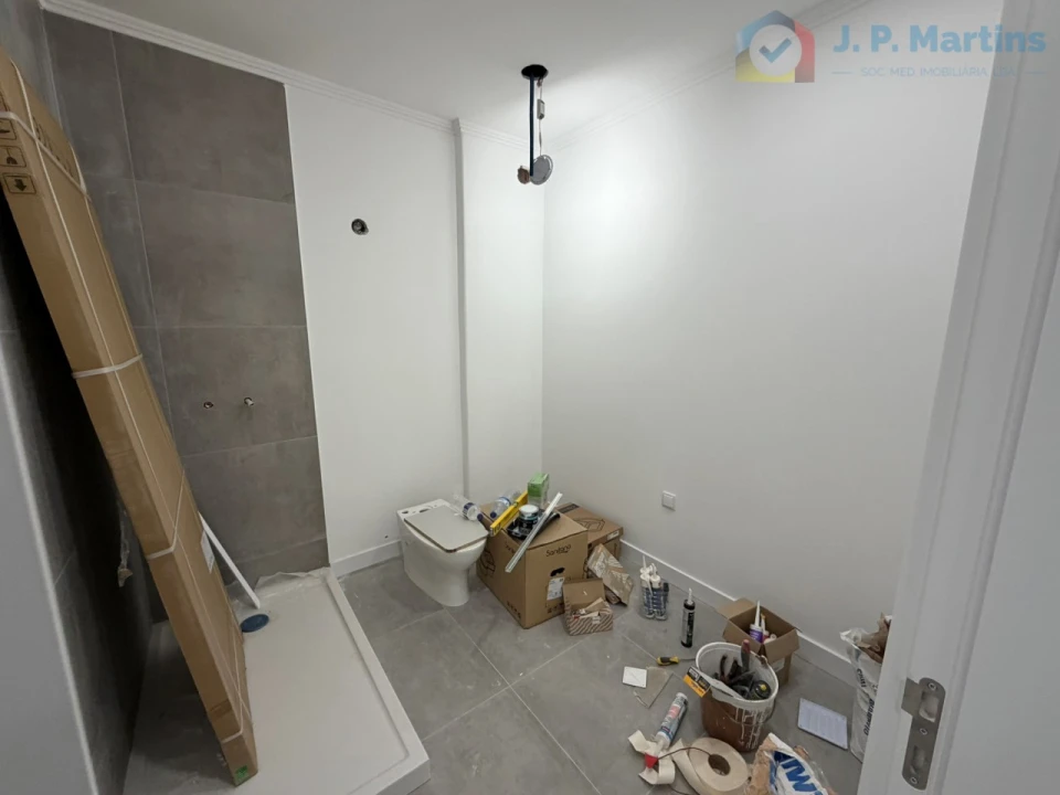 Apartamento T3 para Venda em Almada, Cova da Piedade, Pragal e Cacilhas Foto 9