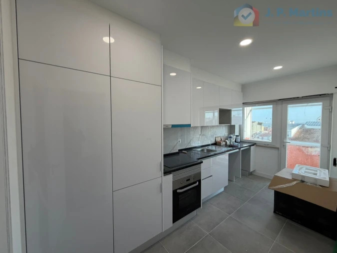 Apartamento T3 para Venda em Almada, Cova da Piedade, Pragal e Cacilhas Foto 1