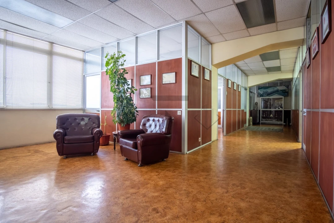 Prédio para Arrendamento em Sacavém e Prior Velho Foto 21