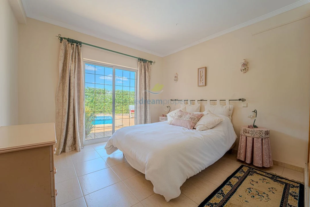 Moradia T3 para Venda em Albufeira e Olhos de Água Foto 21