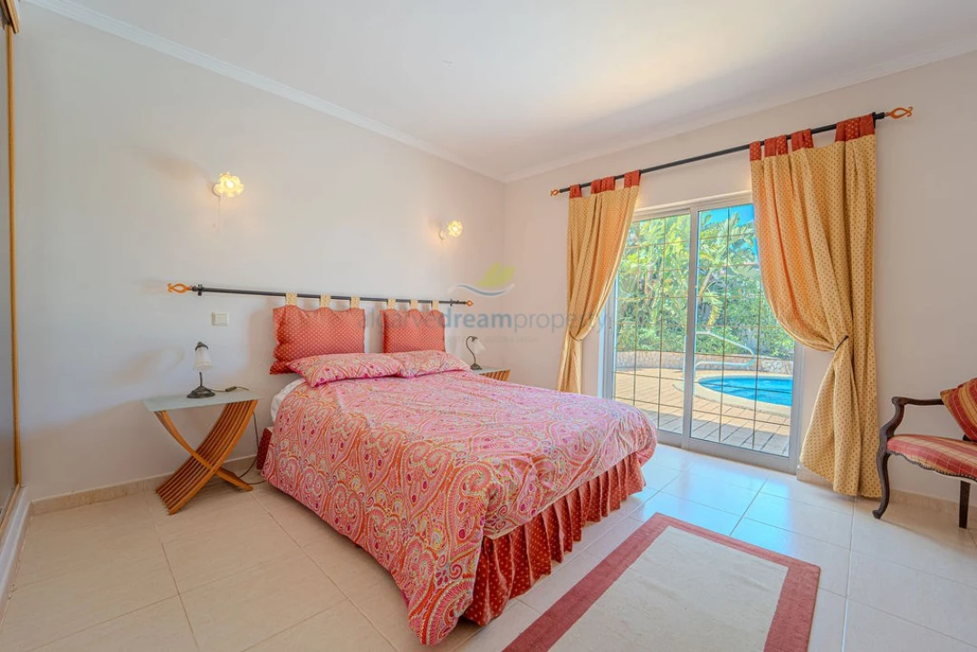 Moradia T3 para Venda em Albufeira e Olhos de Água Foto 23