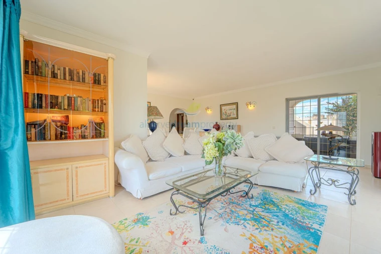 Moradia T3 para Venda em Albufeira e Olhos de Água Foto 8