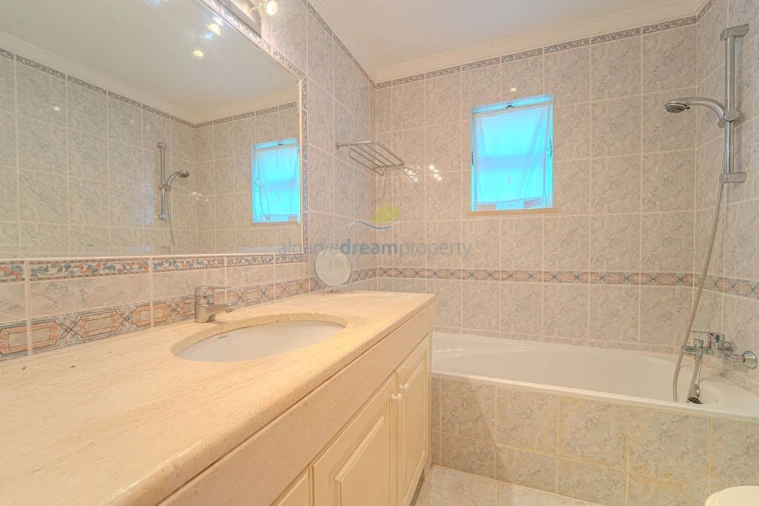 Moradia T3 para Venda em Albufeira e Olhos de Água Foto 27