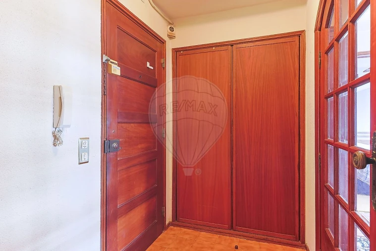 Apartamento T1 para Venda em Buarcos Foto 2