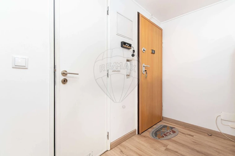 Apartamento T2 para Venda em Queluz e Belas Foto 2