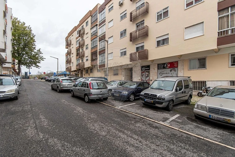 Apartamento T2 para Venda em Queluz e Belas Foto 21