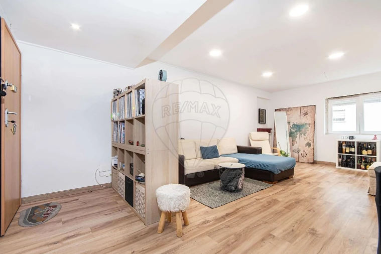 Apartamento T2 para Venda em Queluz e Belas Foto 3