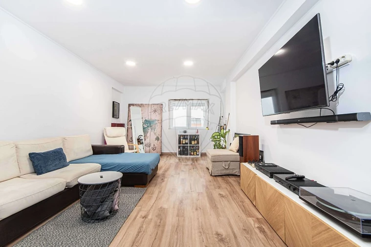 Apartamento T2 para Venda em Queluz e Belas Foto 4