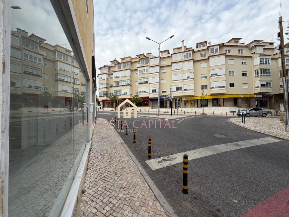 Negócio para Venda em Carcavelos e Parede Foto 1