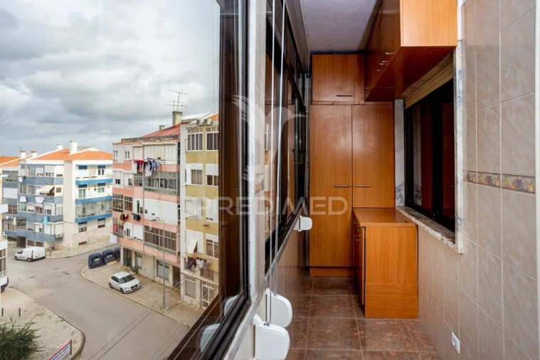 Apartamento T2 para Venda em Amora Foto 3