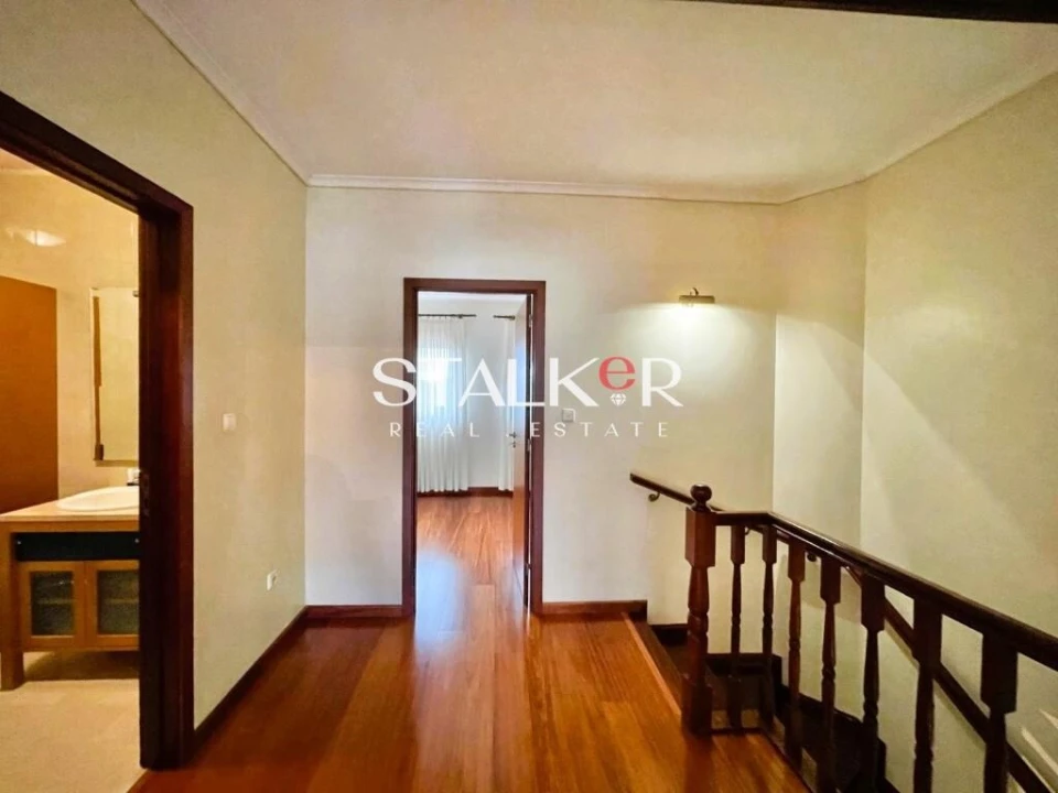 Moradia T4 para Venda em Madalena Foto 13