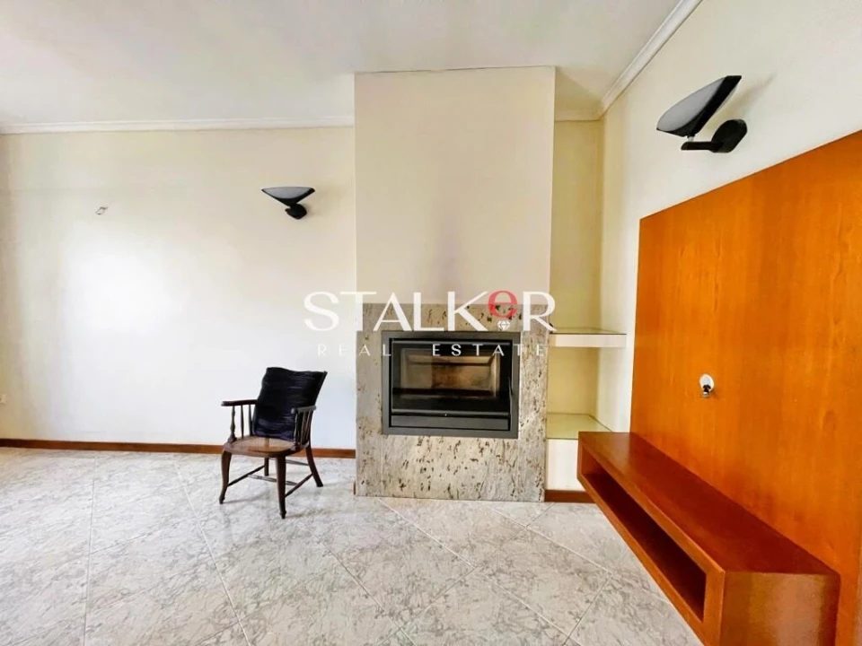 Moradia T4 para Venda em Madalena Foto 2