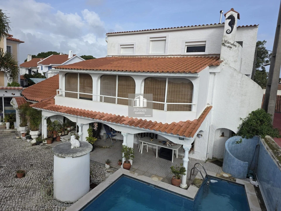 Moradia T4 para Venda em Charneca de Caparica e Sobreda Foto 1